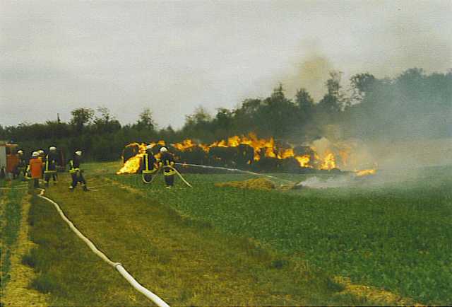 ff-einsatz-strohballen-steinfischbach-2002_04.jpg