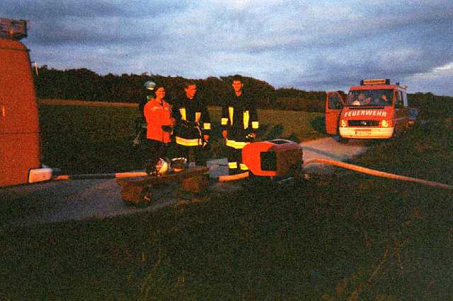 ff-einsatz-strohballen-steinfischbach-2002_10.jpg