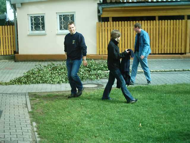 ff-baeumchen-stellen-klein-2004_07.JPG