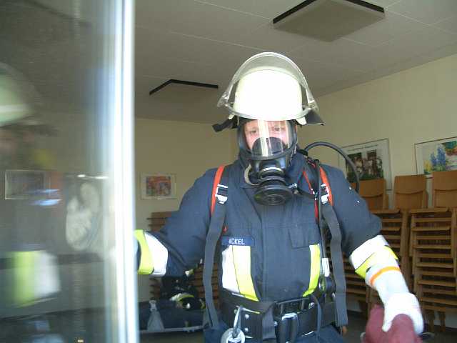 ff-ueb-atemschutz-2004_24.JPG