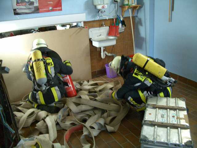 ff-ueb-atemschutz-2004_49.JPG