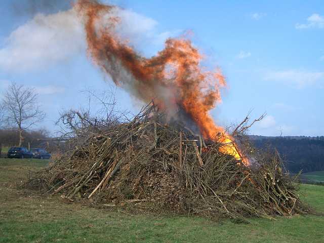 Osterfeuer-2005_015.JPG