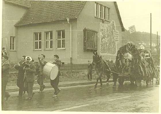 Niederems_Kerbeumzug_1961_001.jpg