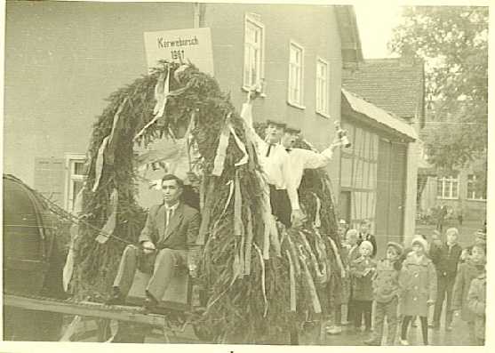 Niederems_Kerbeumzug_1961_002.jpg